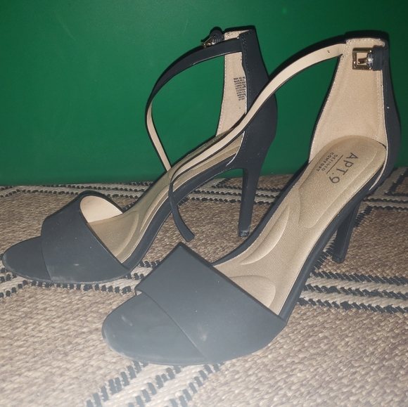 High heels - Picture 3 of 3